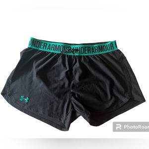 Under Armour women Shorts Size Small
